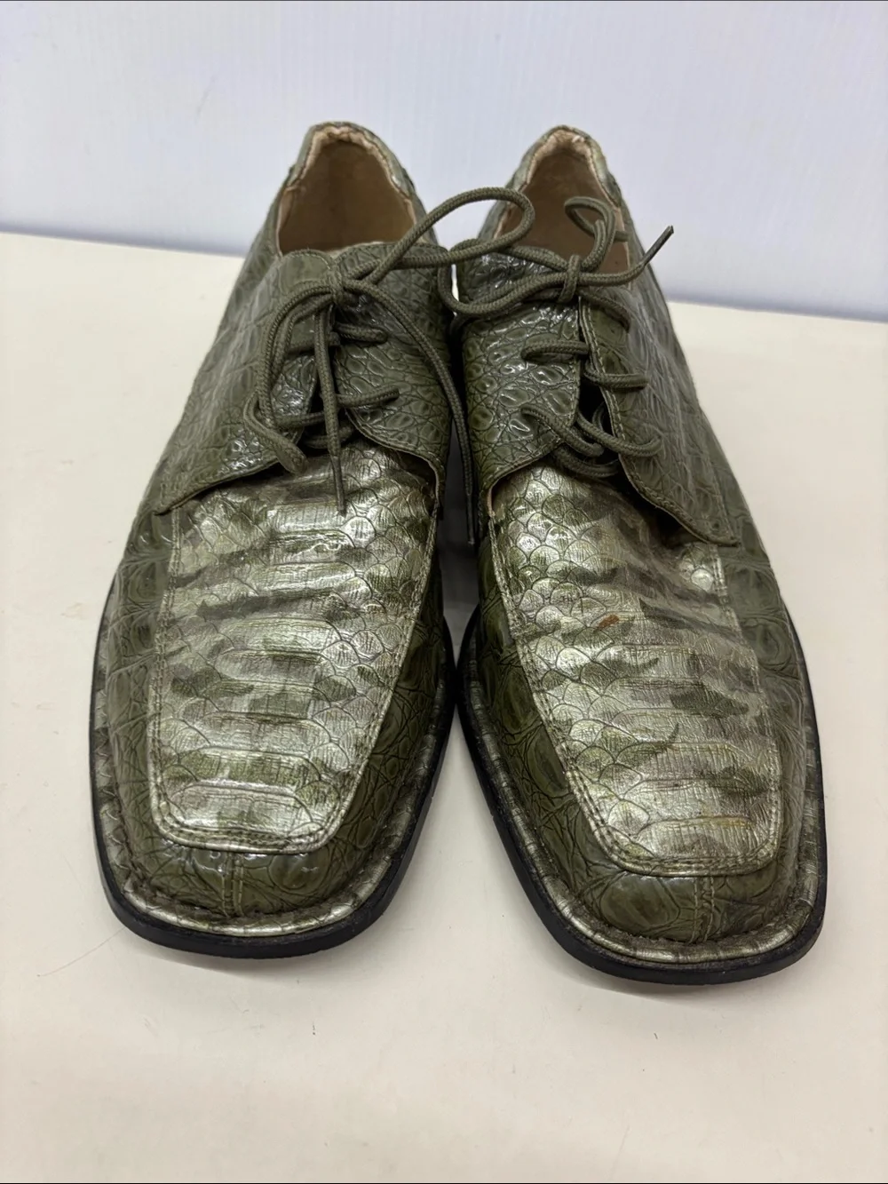 Men's Olive Green Embossed Faux Leather Lace-Up Derby Shoes